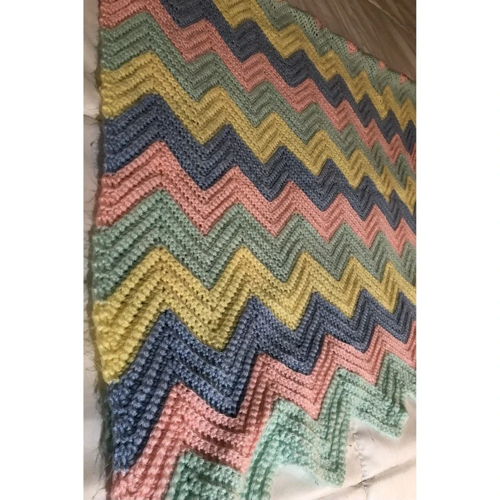 Four toned Chevron Pretty Pink Blue Yellow Green Vintage Afghan‎ Throw Blanket